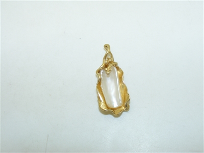 14k Yellow Gold Mother Pearl Pendant