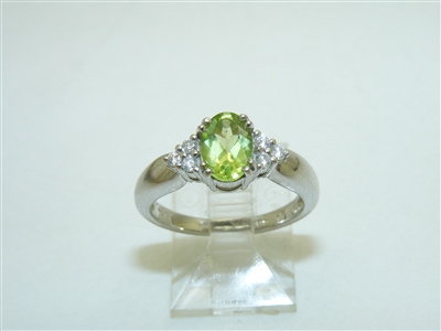 18k White Gold Peridot Ring