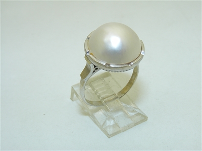 14k White Gold Mabe Pearl Ring