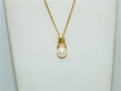 18k Yellow Gold Pearl Pendant and Chain